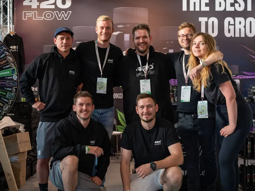 Das Team hinter 420Seedz am 420Flow-Messestand auf der Mary Jane Berlin 2025